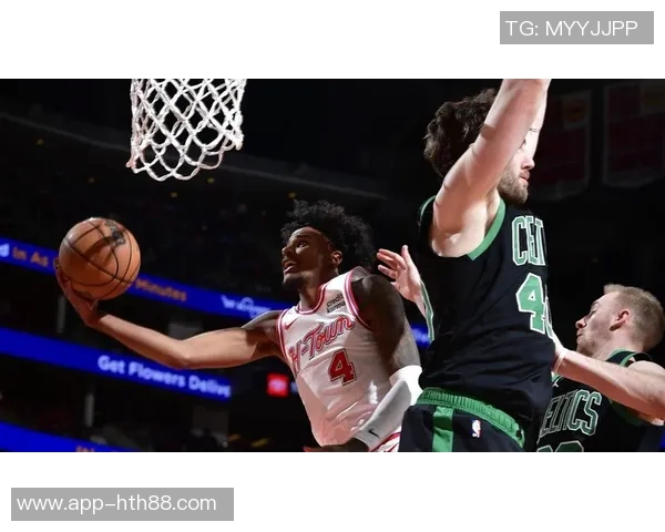 普理查德全场高效表现17投8中三分球4中7贡献21分6篮板5助攻并献压哨三分