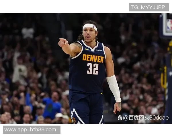 阿隆戈登半场表现出色7投4中贡献12分5篮板3助攻助力球队战局